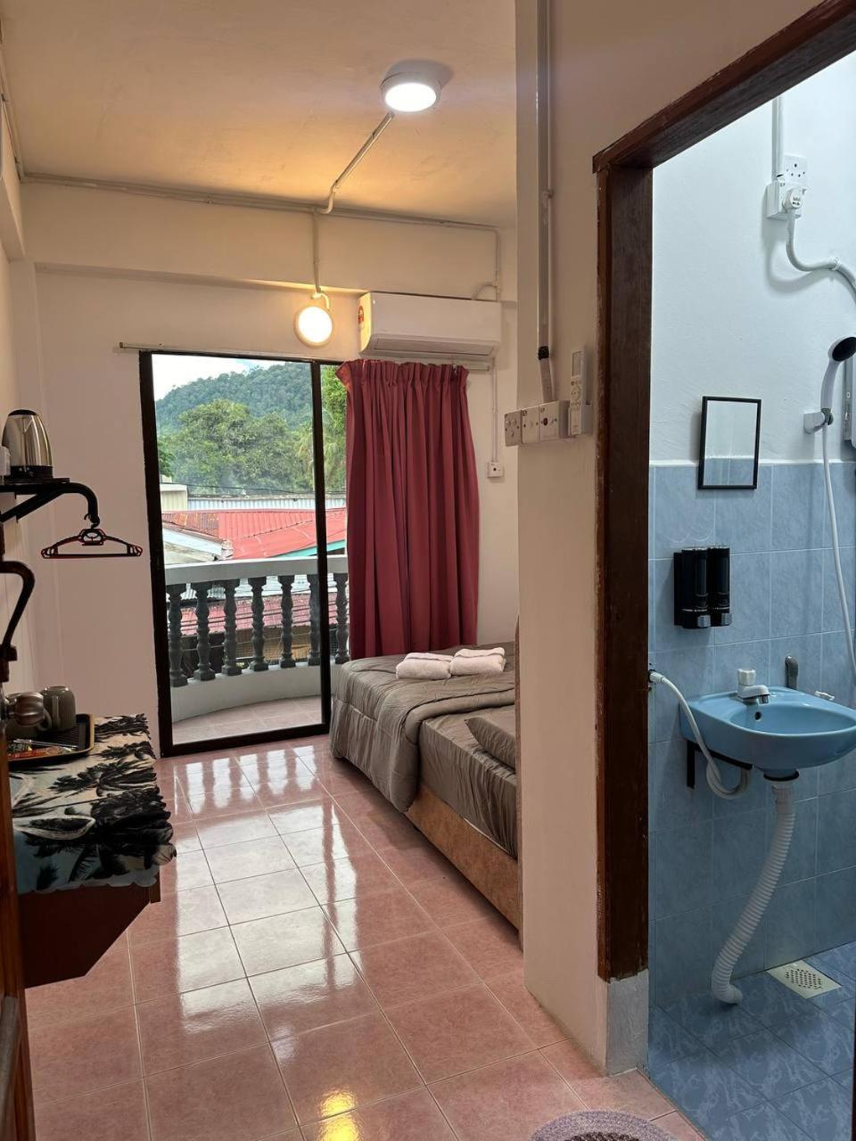 Teresek View Motel Куала Тахан Екстериор снимка